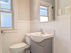 1095 Gladstone Ave in Windsor, ON - Building Photo