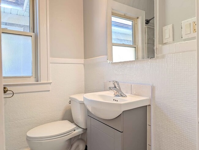 property at 1095 Gladstone Ave