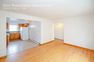 5700 W 35th St in Cicero, IL - Building Photo