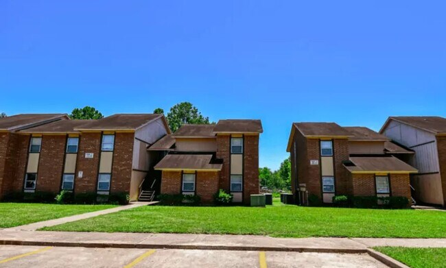3025 Waller St in Waller, TX - Building Photo - Building Photo