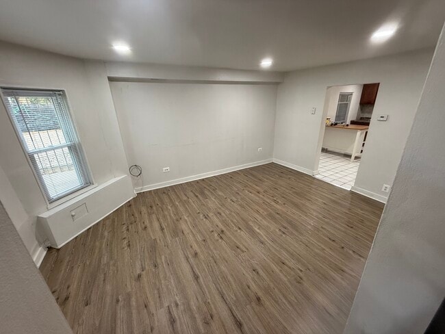 3330 N Drake Ave, Unit #B in Chicago, IL - Building Photo - Building Photo