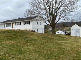 5946 Centennial Rd in Blacksburg, VA - Building Photo