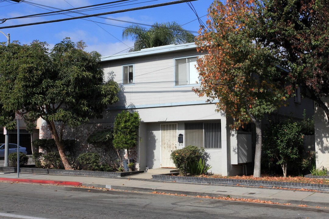 4101 E 10th St in Long Beach, CA - Foto de edificio