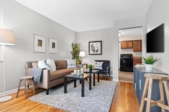 Coves at Columbus on Arborwood Drive in Columbus, OH - Foto de edificio - Building Photo