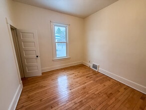 209 E Harding Ave in Ironwood, MI - Foto de edificio - Building Photo