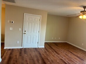 4805 Poplar Crest Way in Knoxville, TN - Foto de edificio - Building Photo