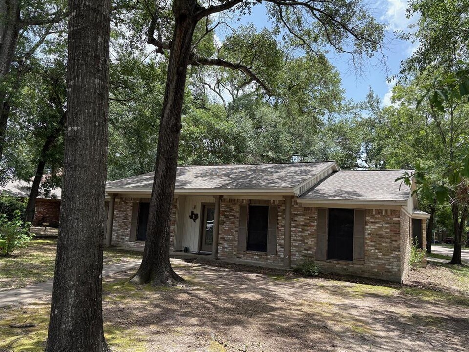 1 Flint St in Conroe, TX - Building Photo