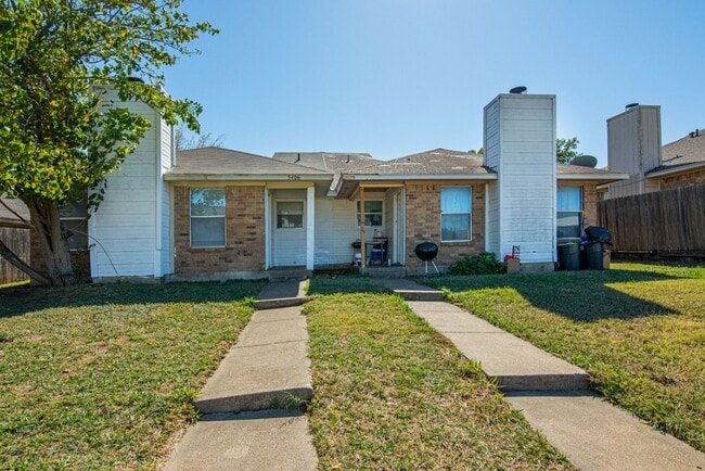 property at 3406 Heritage Ln