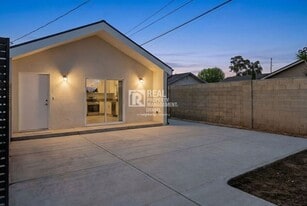 996 S Siet Pl in Anaheim, CA - Building Photo