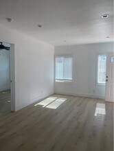 10900 Lillian Ln in South Gate, CA - Foto de edificio - Building Photo