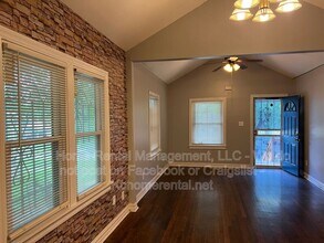 2430 E 67th Terrace in Kansas City, MO - Building Photo - Building Photo