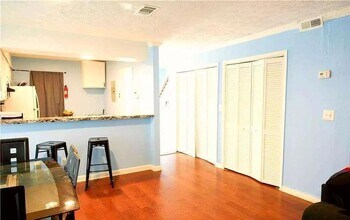 852 Glynn Oaks Dr in Clarkston, GA - Building Photo - Building Photo