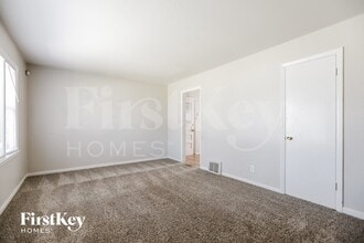 8855 E 59th St in Raytown, MO - Foto de edificio - Building Photo