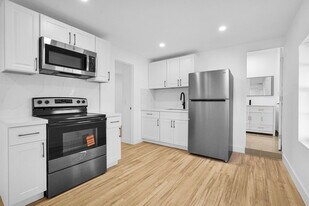 2419 Coolidge St in Hollywood, FL - Building Photo