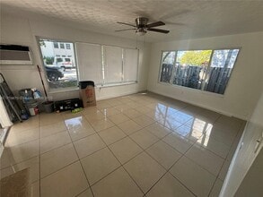 610 NE 12th Ave, Unit 4 in Hallandale Beach, FL - Building Photo - Building Photo