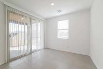 5635 W Walatowa St in Phoenix, AZ - Foto de edificio - Building Photo