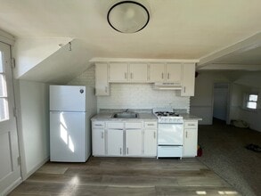 29 Center St in Easthampton, MA - Foto de edificio - Building Photo