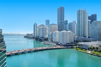 701 Brickell Key Blvd in Miami, FL - Building Photo - Building Photo