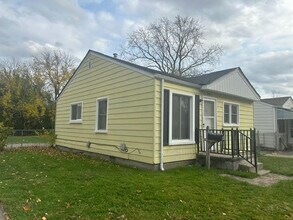 20872 Atlantic Ave in Warren, MI - Building Photo - Building Photo