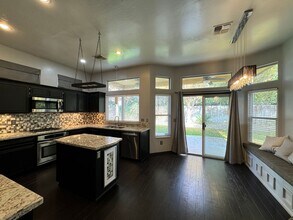 13904 Calle Elegante in Bakersfield, CA - Building Photo - Building Photo