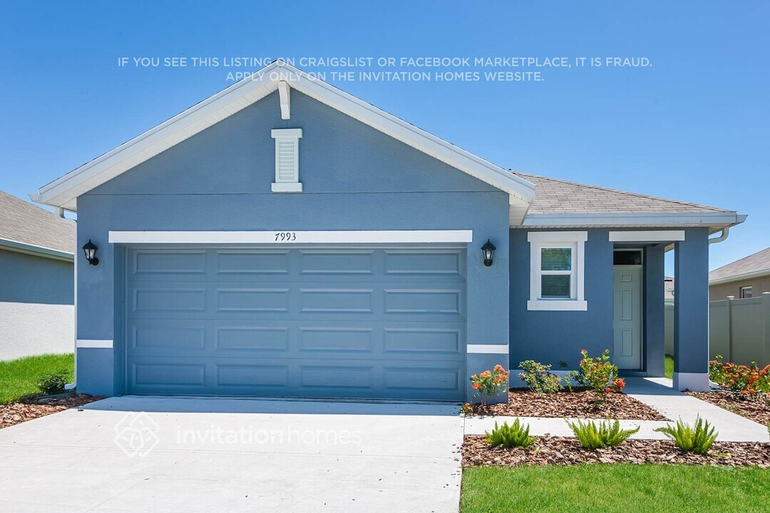 7993 Majestic Palms Ct in Venice, FL - Building Photo