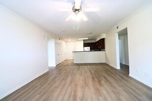 6611 W Sam Houston Pkwy S in Houston, TX - Building Photo