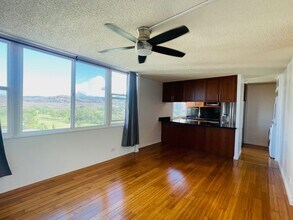 5210 Likini St in Honolulu, HI - Building Photo - Building Photo