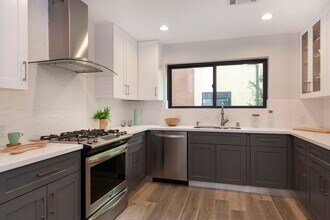 1059 Elm Ave in Glendale, CA - Building Photo - Building Photo