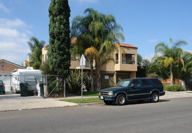 3530-3532 N 42nd St in San Diego, CA - Foto de edificio - Building Photo