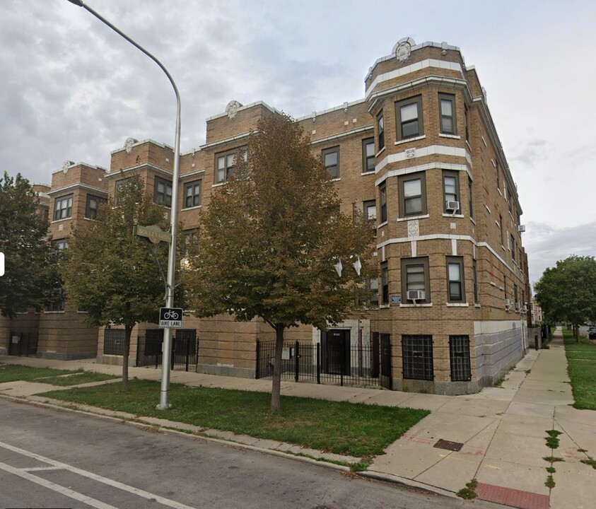 3100 W Douglas Blvd in Chicago, IL - Building Photo