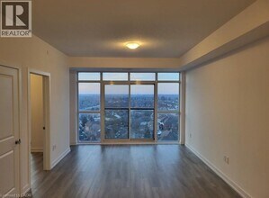 450 Dundas St E in Waterdown, ON - Building Photo - Building Photo