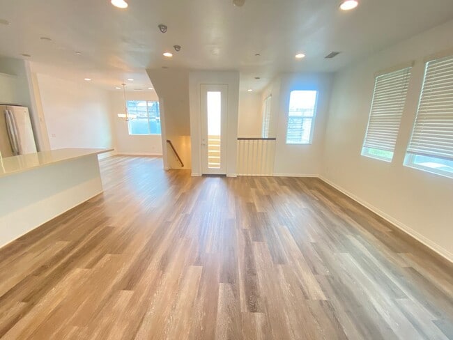 2721 S El Camino Real in San Clemente, CA - Foto de edificio - Building Photo