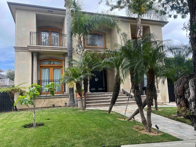 9033 Cresta Dr in Los Angeles, CA - Foto de edificio - Building Photo