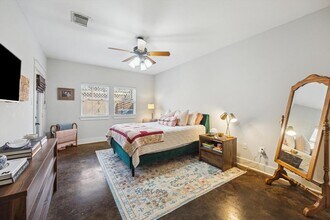 420 W Saulnier St in Houston, TX - Building Photo - Building Photo
