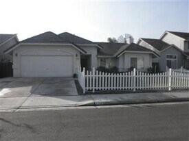1349 El Cajon Ln in Los Banos, CA - Building Photo