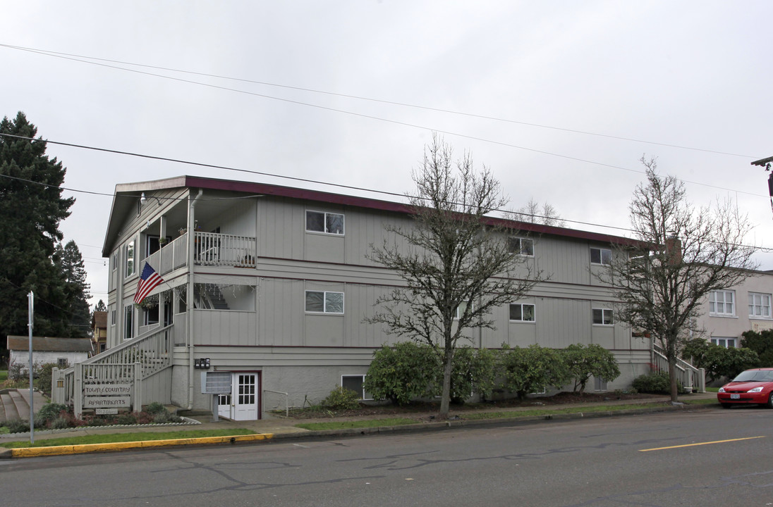 201 S Edwards St in Newberg, OR - Building Photo