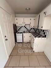 321 E Elm St in Hanford, CA - Building Photo - Building Photo