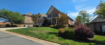 323 Hilly Crk Ln in Lewisville, NC - Building Photo - Building Photo