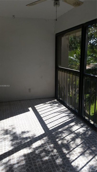 200 Lakeview Dr-Unit -6F in Weston, FL - Building Photo