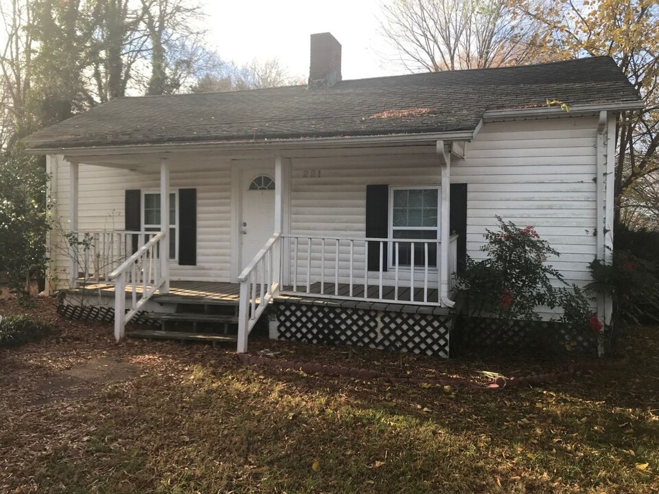 221 Armour St in Davidson, NC - Building Photo