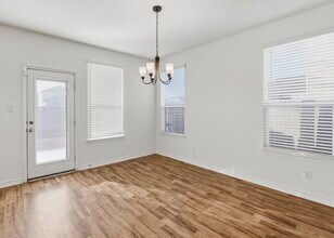 245 Blacktail Dr in New Braunfels, TX - Foto de edificio - Building Photo