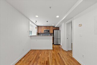 739 Newton Pl NW, Unit 739 Newton Place NW Unit in Washington, DC - Building Photo - Building Photo