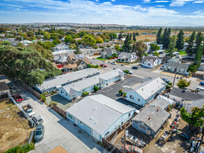 1306-1308 Woolner Ave in Fairfield, CA - Building Photo - Building Photo