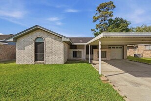 703 Overbluff St in Channelview, TX - Building Photo