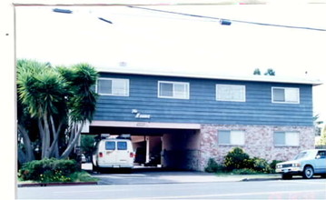 Moana Apartments in Hayward, CA - Building Photo - Building Photo