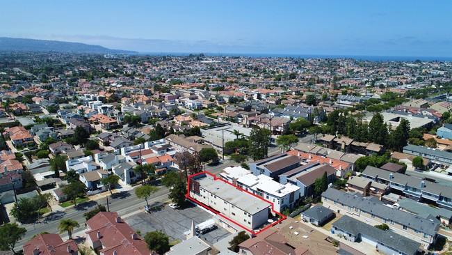 6 Unit Apartment Building in Redondo Beach in Redondo Beach, CA - Building Photo - Other