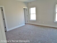 935 Maple Trace photo'