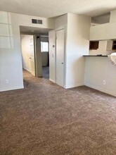 1532 Cobb Ln, Unit 2 in Las Vegas, NV - Foto de edificio - Building Photo