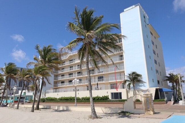 300 Oregon St, Unit 10 in Hollywood, FL - Building Photo - Building Photo