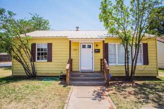 2401 31st St in Lubbock, TX - Building Photo - Building Photo